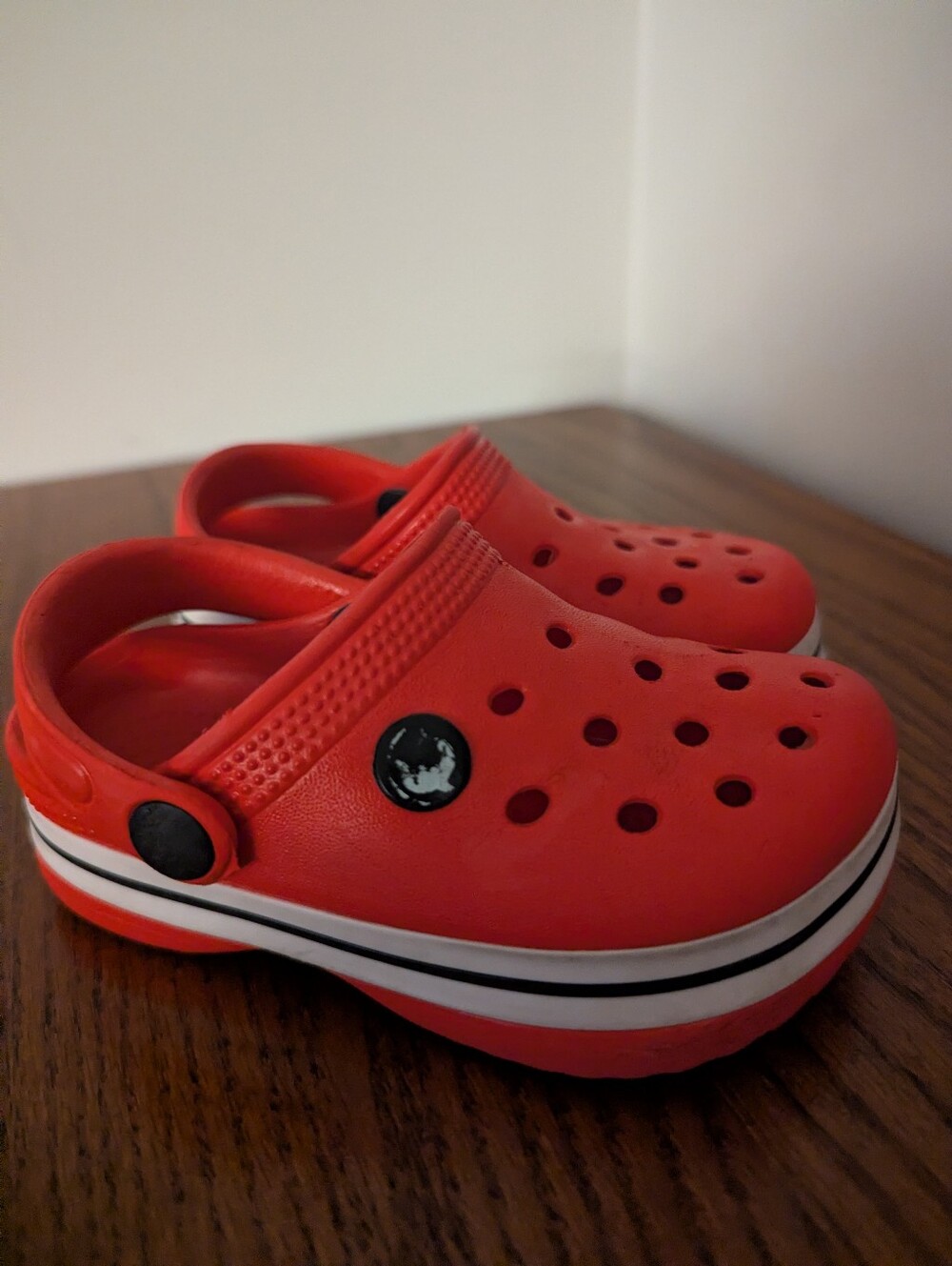 Crocs Clogs Dolphin Beach Clogs Toddler kids Size 8  Red & and White Unisex